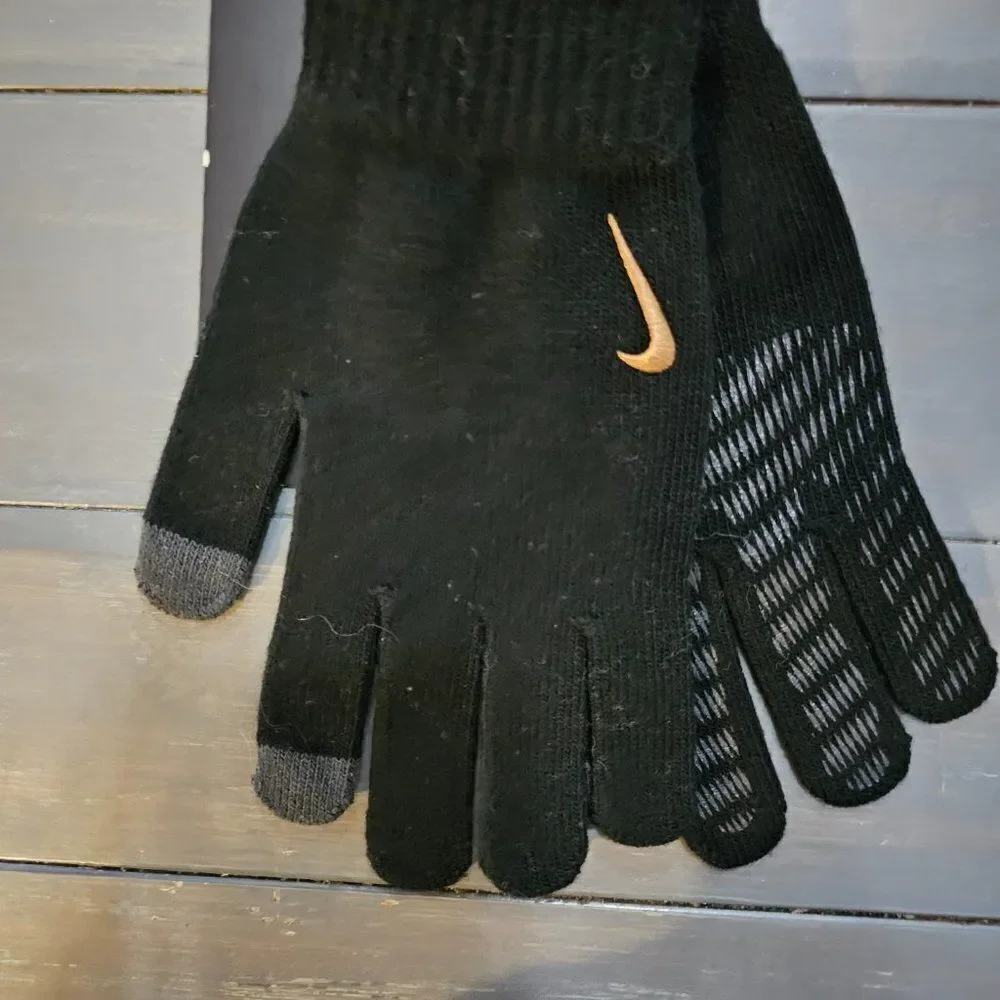 Nike women's  Black & Gray Knitted Tech and Grip Training Gloves
